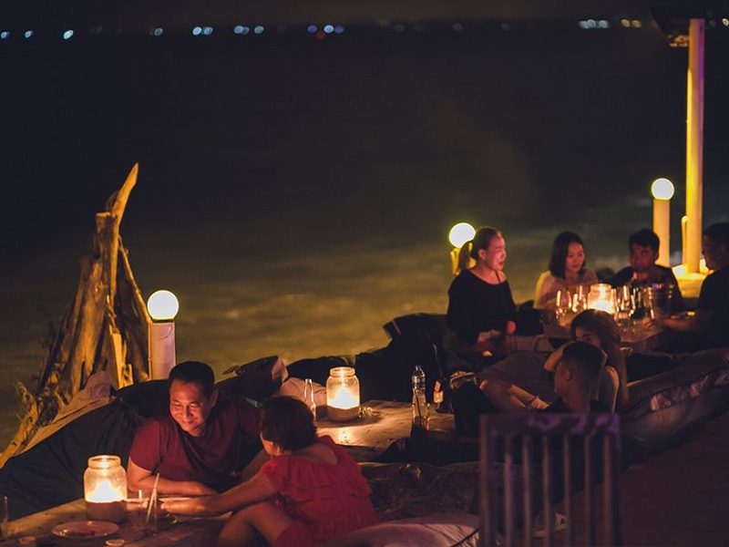 Chameleon Beach Bar - Chơi gì ở Phan Thiết với sàn bar hóa học chill
