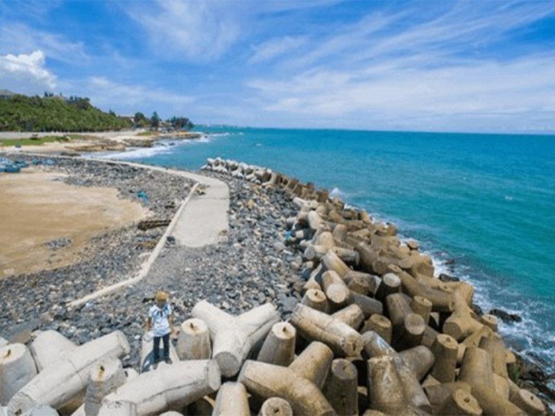 Bãi đá ông Địa - Gần khu du lịch Làng tre Mũi Né