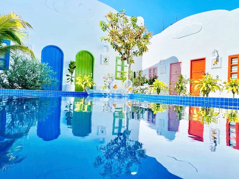 Thư giãn và tận hưởng không gian đẹp tại khách sạn Phan Thiết có hồ bơi lớn