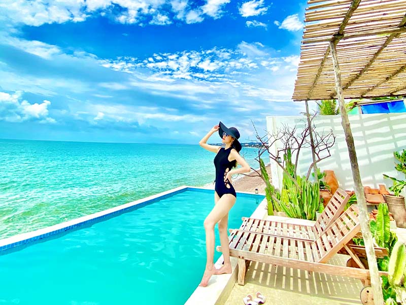 Thư giãn và tận hưởng không gian đẹp tại khách sạn Phan Thiết có hồ bơi lớn