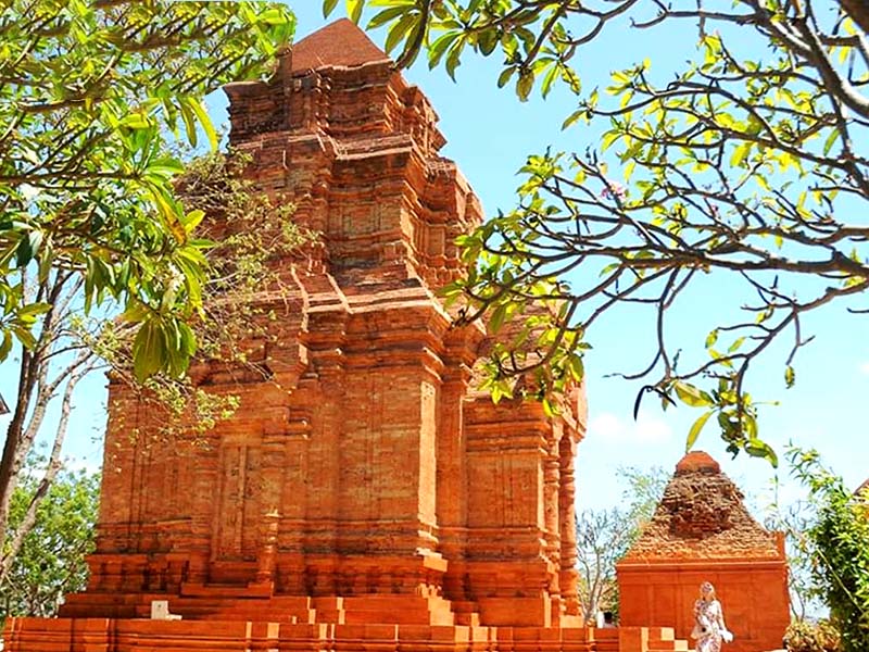 Giải trí ở mũi né phan thiết với tham quan kiến trúc văn hóa