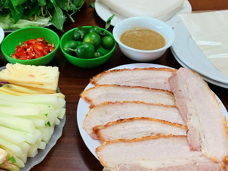 Ăn vặt Phan Thiết - Bánh tráng dẻo cuốn thịt heo: