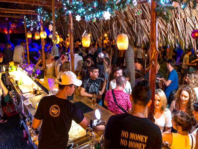 Review ăn chơi ở Phan Thiết  - Quán cà phê và quán bar ven biển: