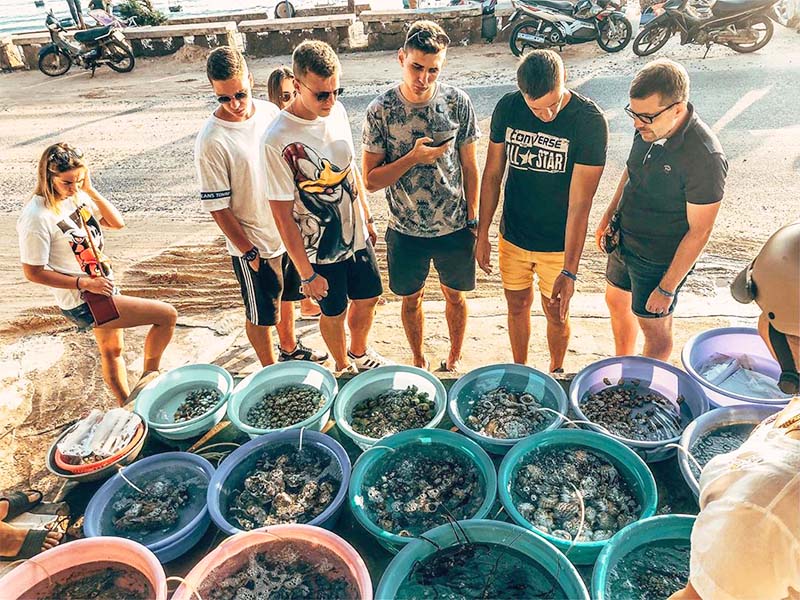 Đến Đồi Cát Bay Mũi Né ăn gì? 
