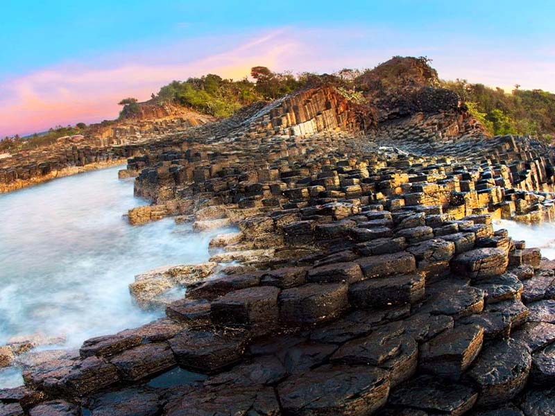 Chơi gì ở Phan Thiết? Ghềnh Đá Mũi Né