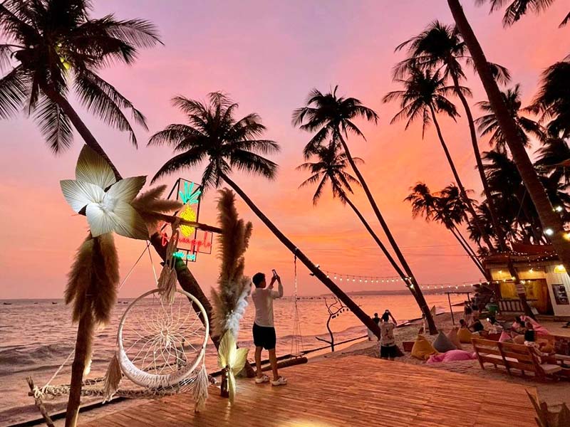 Trải nghiệm "thiên đường nhiệt đới" tại Pineapple Mũi Né Beach Bar